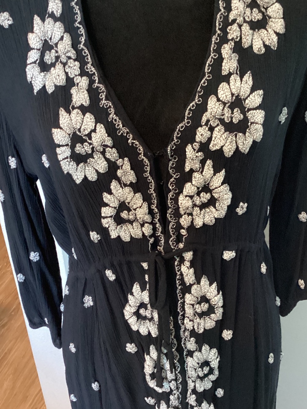 Free People Maxi Dress with White Floral Embroidery and V-Neck M - Picture 2 of 9